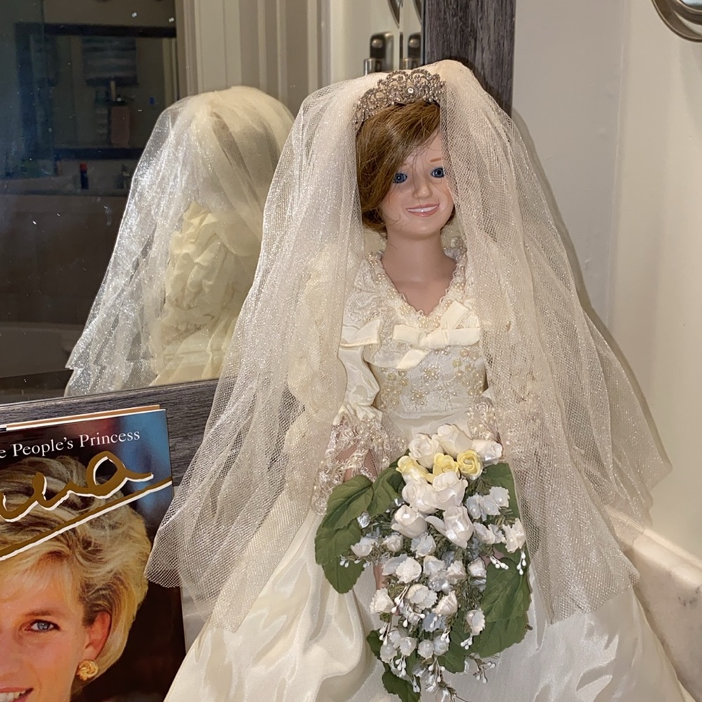 Danbury Mint 19inch Princess Diana Doll with Book